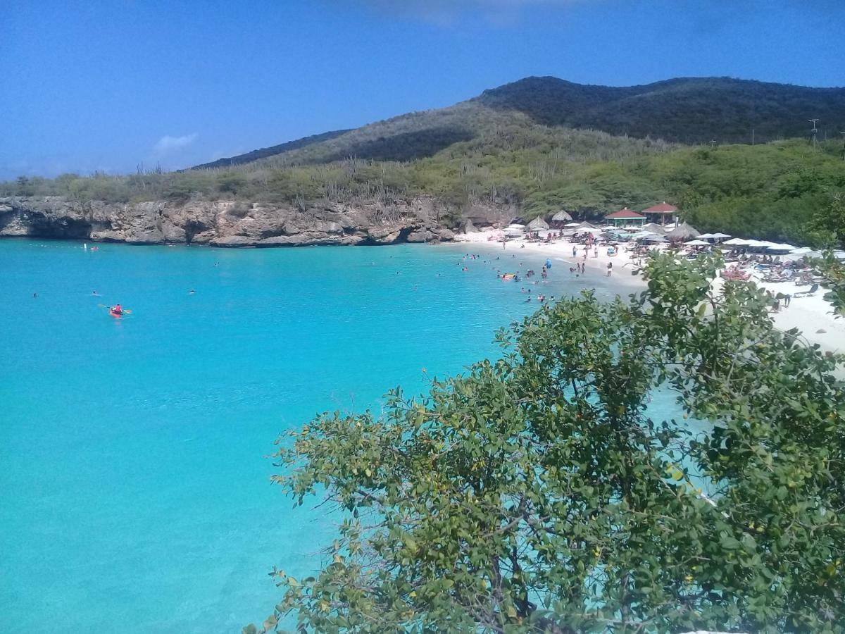 B&B Sombre di Kabana Willemstad Bagian luar foto